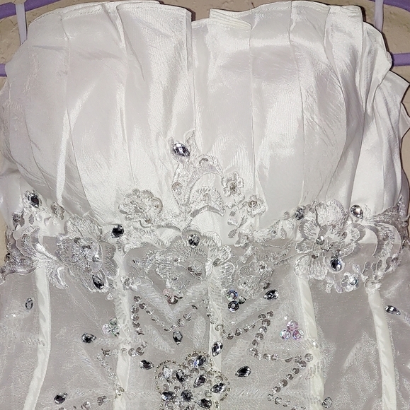 Floral wedding dress. - Picture 12 of 16